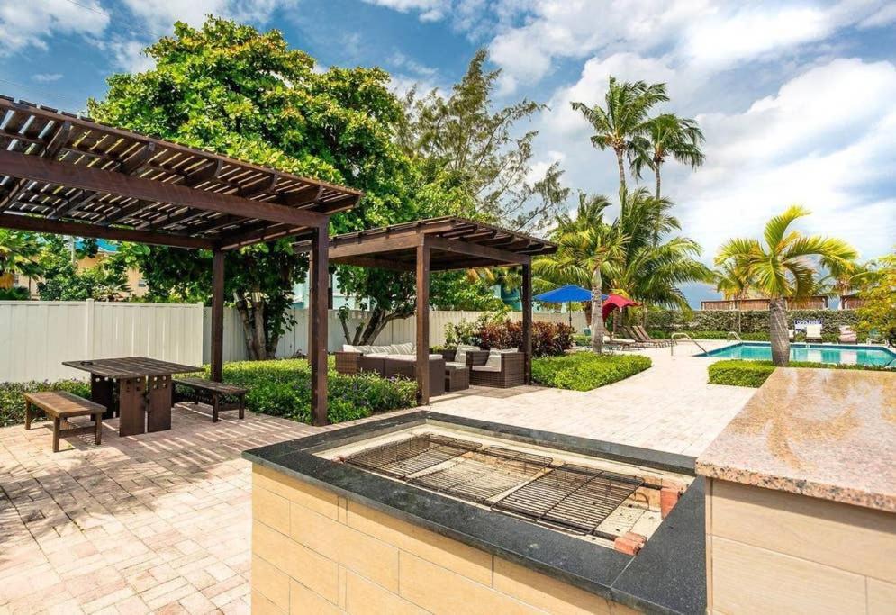 Beach Living At Island Pine Villas Джорджтаун Экстерьер фото